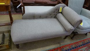 A petit chaise longue upholstered in gre
