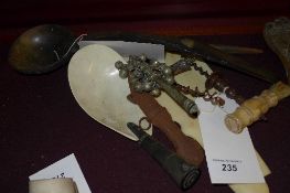 An ivory corkscrew, a C19th large horn l