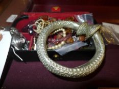 A collection of costume jewellery includ
