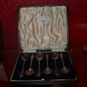 A cased set of six hallmarked silver tea spoons