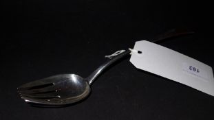 A Georgian hallmarked silver serving fork London 1806
