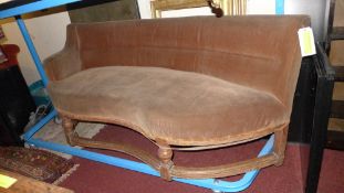 An early C20th oak settee upholstered in brown velour and raised on turned supports