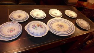 A porcelain part dinner service