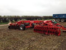 Kverneland Visio 200 hydraulic folding discs, Year: 2010