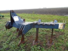 Maxi lift 5 leg subsoiler comes with packer roller