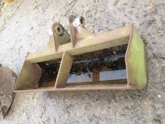 Priestman digging bucket