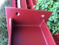 Steel framed building 140ft long x 40 ft wide x 20 ft @ eaves 12 .5 deg roof pitch