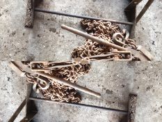 Set chains and clamps