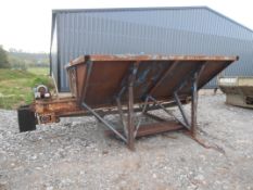 Hopper with Conveyor Feed