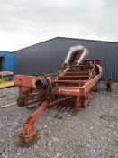 Kverneland UN2200 carrot harvester, mechanical ground drive, pentle belt