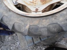 Alliance 230/95 R32 front, 230/95 R48 rear, Ford 40 Series