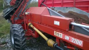 Kverneland 2200 carrot harvester