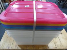 *4 Pastic Containers with Lids