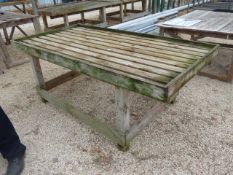 Tanelised Bench