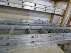 Aluminium Triple Extending 33 Rung Extending Ladder