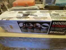 Trend Door Stand