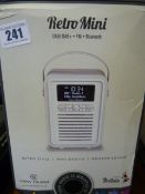 *V/Q Retro Mini Radio