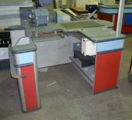 Small conveyor checkout