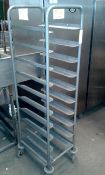 Mobile tray clearing rack