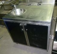 900 x 750 unit with handwash sink