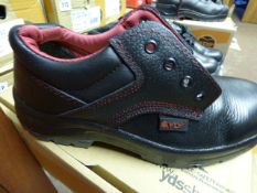 *Pair of YBS Safety Shoes Size 44