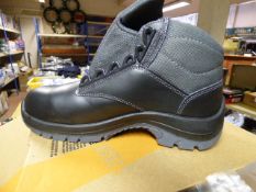 *Pair of Goliath Non-Metal Hiking Boots Size 6