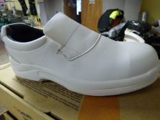 *Pair of Goliath Slip-On White Safety Shoes Size 9