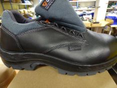 *Pair of Goliath Non-Metallic Lace Up Trainers Black Size 10