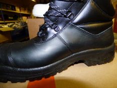 *Pair of Goliath Double Density Safety Boots Size 9
