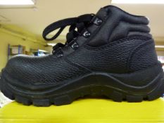*Pair of Sterling Black Safety Boots - Size 9