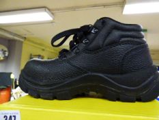 *Pair of Sterling Black Safety Boots - Size 11