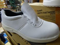 *Pair of Goliath Anti-Clog Safety Shoes Size 11