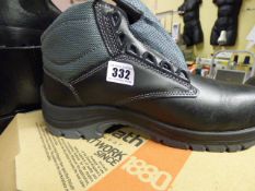 *Pair of Goliath Non-Metallic Lace Up Hiker Boots Black Size 9