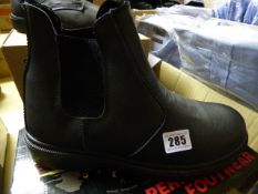 *Pair of Perfomance Footwear Dealer Boots (Size 9)