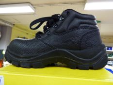 *Pair of Sterling Black Safety Boots - Size 13