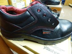 *Pair of YDS Safety Shoes Size 42