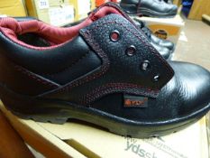 *Pair of YDS Safety Shoes Size 43