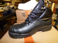 *Pair of Goliath Double Density Safety Boots Size 10