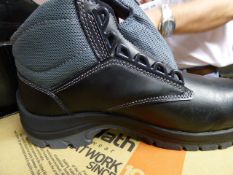 *Pair of Goliath Non-Metallic Lace Up Hiker Boots Black Size 5