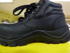 *Pair of Sterling Black Safety Boots - Size 9