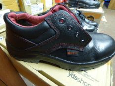 *Pair of YBS Safety Shoes Size 44