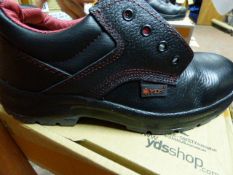*Pair of YBS Safety Shoes Size 44