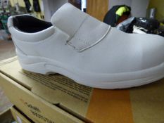 *Pair of Goliath Slip-On White Safety Shoes Size 10