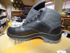 *Pair of Goliath Non-Metal Hiking Boots Size 6