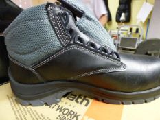 *Pair of Goliath Non-Metallic Lace Up Hiker Boots Black Size 5