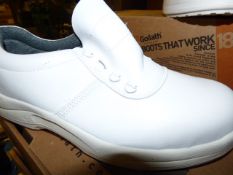 *Pair of Goliath Anti-Clog Safety Shoes Size 10