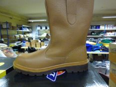 *Pair of Dickies Safety Rigger Boots - Size 9