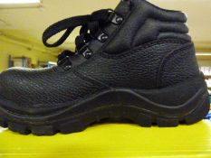 *Pair of Sterling Black Safety Boots - Size 7