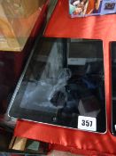 *APPLE IPAD RETINA DISPLAY CRACKED SCREEN