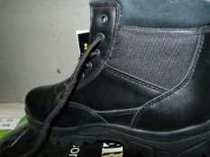 Pair of Grafters Size 6 - Black Leather Safety Boots